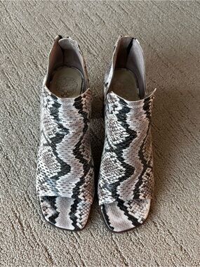 Vince Camuto Snake-Print Peep-Toe Mules in Black and White Sz 8